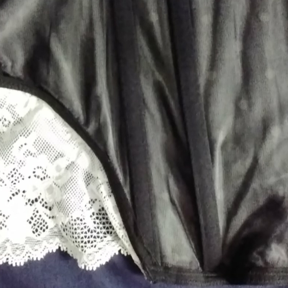 VS Black & White Corset & G-string Panty - Picture 7 of 11